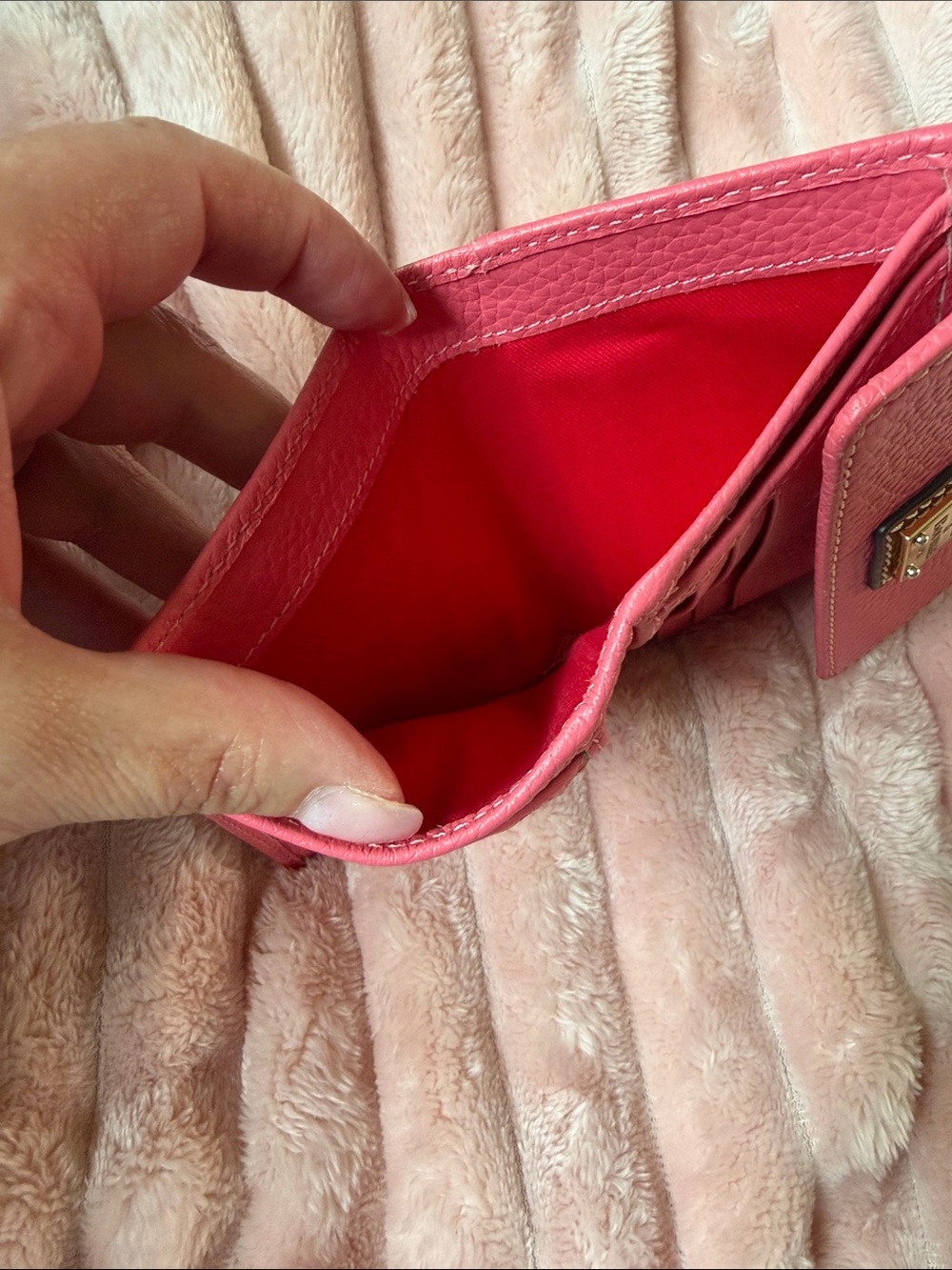 Dooney & Bourke Hot Pink Pebbled Leather Compact Wallet with Gold Plaque - Picture 4 of 6
